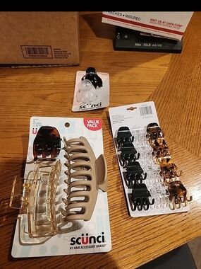 Hair Claw Lot, 3 Piece By Scunci, 2piece By Scunci 12 Piece By Studio Selection